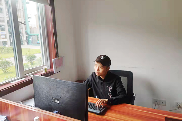 1635145309493114.jpg 個(gè)人工作照.jpg